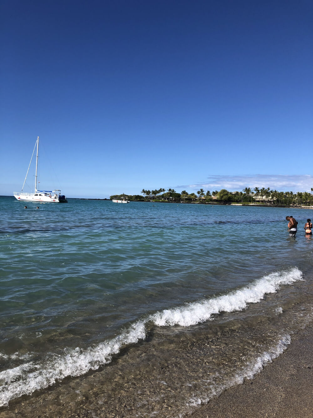 Everything you Need to Know About Traveling to Hawaii Big Island with Kids featured by top Hawaii travel blog, Hawaii Travel with Kids | Anaehoomalu Bay on the Big Island of Hawaii is a kid-friendly beach