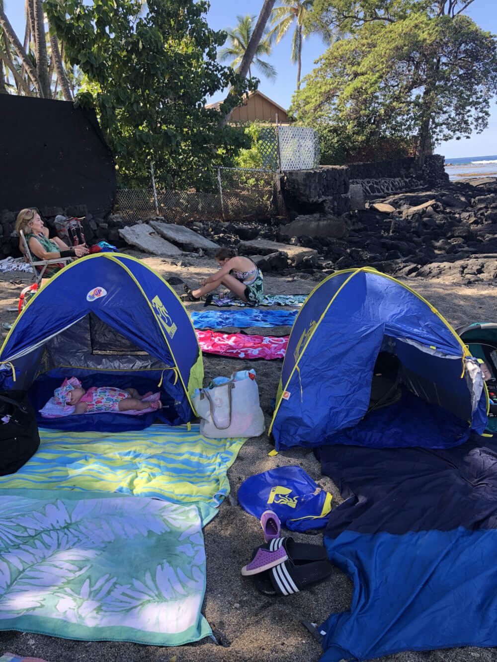 Everything you Need to Know About Traveling to Hawaii Big Island with Kids featured by top Hawaii travel blog, Hawaii Travel with Kids | Protecting newborns from the sunlight is very important. These baby beach tents gave lots of shade.