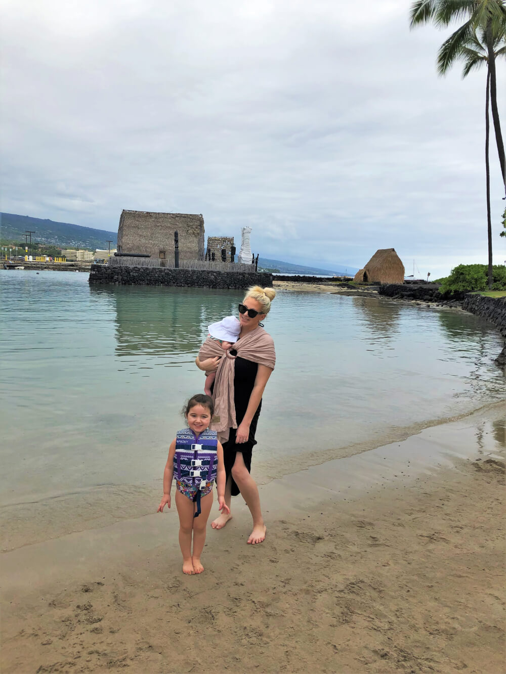 Everything you Need to Know About Traveling to Hawaii Big Island with Kids featured by top Hawaii travel blog, Hawaii Travel with Kids | Kamakahonu Beach on Hawaii Big Island with kids