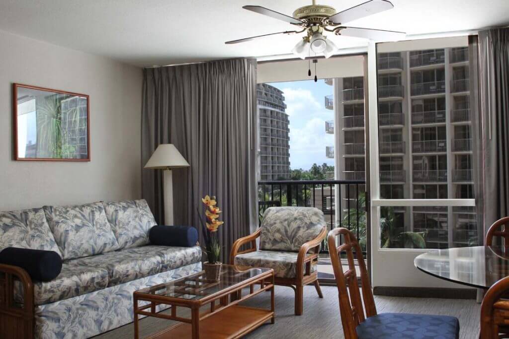 Cheap Hotels on Oahu Hawaii on a Budget (2023)