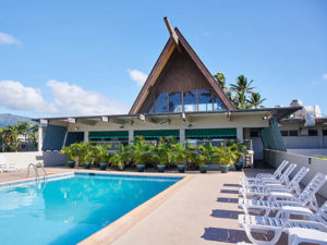 Hawaii Vacation Condo vs Hotel pros and cons featured by top Hawaii blog, Hawaii Travel with Kids: This Maui Beach Hotel is affordable and located near the Maui airport