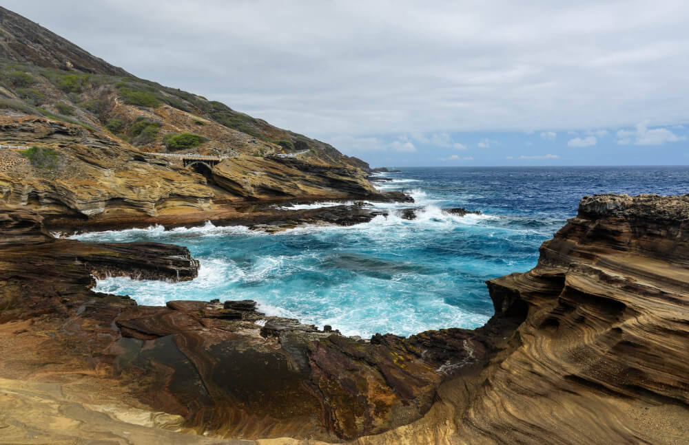 The Most Beautiful Places To Visit In Oahu featured by top Hawaii travel blog, Hawaii Travel with Kids: Lanai Lookout is an unique thing to see on Oahu