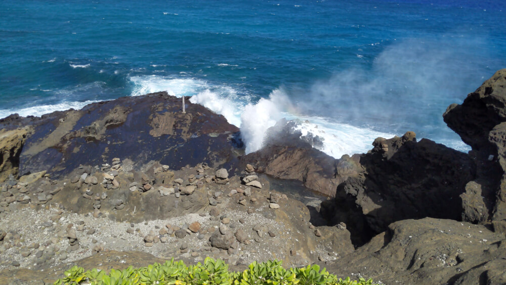 4 Days in Oahu: a Complete Travel Guide for your Next Family Vacation on a Budget, featured by top Hawaii travel blog, Hawaii Travel with Kids: Halona Blowhole on Oahu