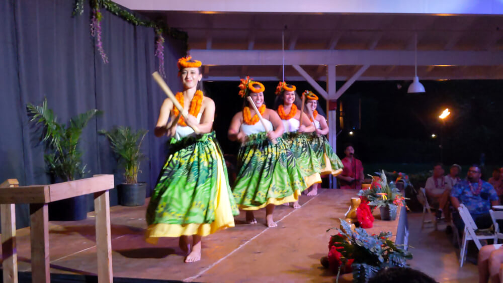 4 Days in Oahu: a Complete Travel Guide for your Next Family Vacation on a Budget, featured by top Hawaii travel blog, Hawaii Travel with Kids: Toa Luau, Oahu