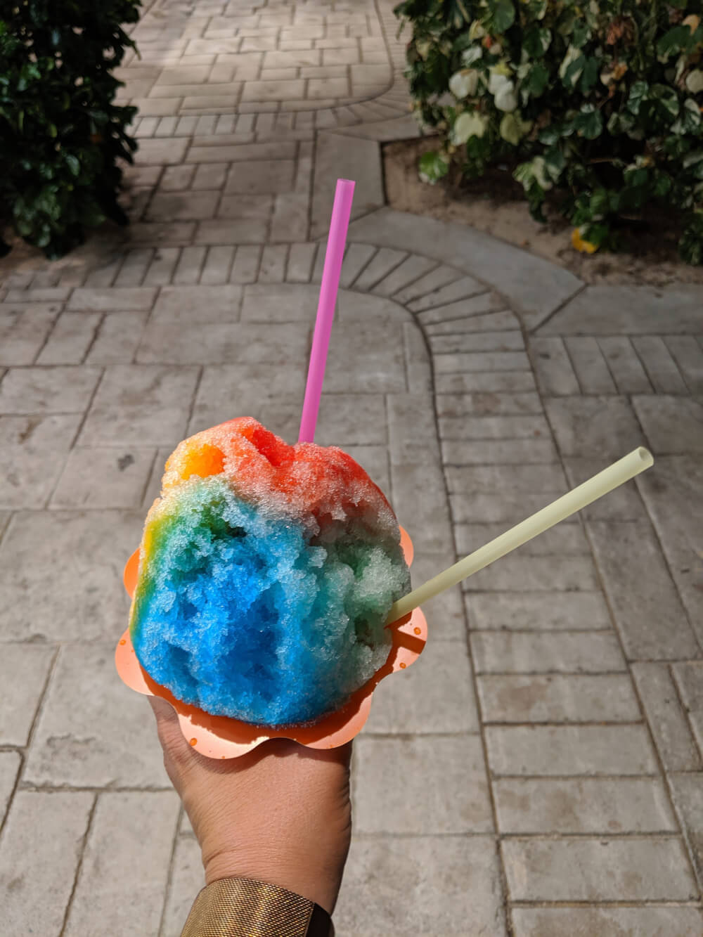 4 Days in Oahu: a Complete Travel Guide for your Next Family Vacation on a Budget, featured by top Hawaii travel blog, Hawaii Travel with Kids: Shave ice from Lawson's, Oahu