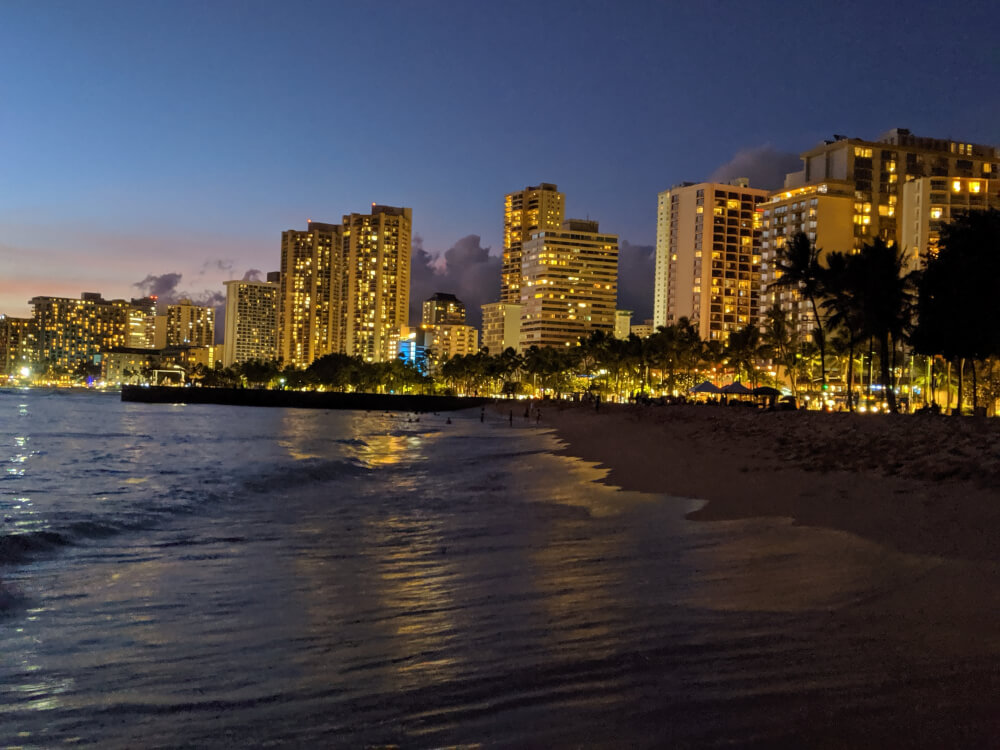 4 Days in Oahu: a Complete Travel Guide for your Next Family Vacation on a Budget, featured by top Hawaii travel blog, Hawaii Travel with Kids: Waikiki at night, Oahu