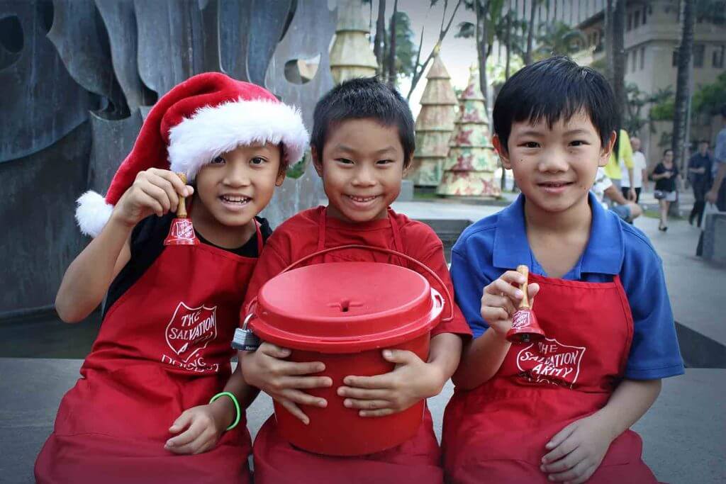 Holiday volunteer opportunities in Hawaii for families featured by top Hawaii blog, Hawaii Travel with Kids