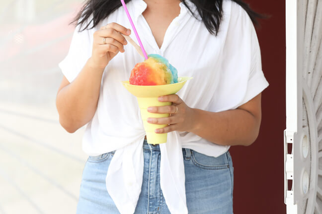 Hawaii on a Budget: Best Frugal Things to Do with Teens in Hawaii featured by top Hawaii blog, Hawaii Travel with Kids: Best Shave Ice on Oahu featured by top Hawaii blog, Hawaii Travel with Kids