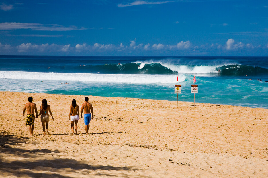 Best things to do in haleiwa oahu, featured by top Hawaii blog, Hawaii Travel with Kids: Banzai Pipeline, North Shore, Oahu