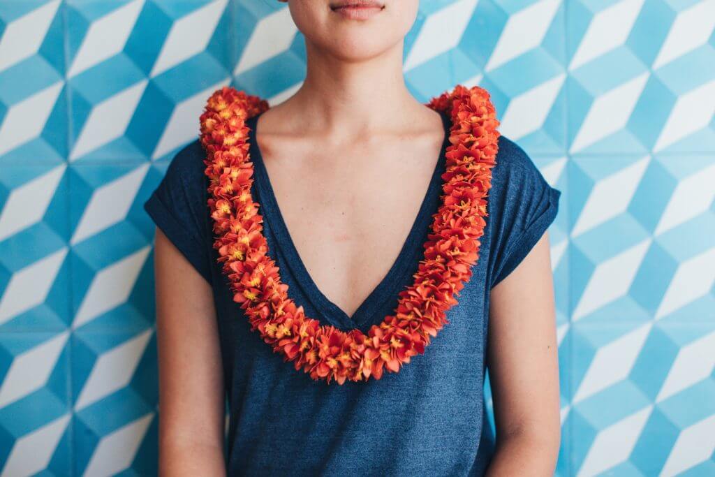 Top 13 Best Hawaiian Souvenirs to Bring Home (2023)