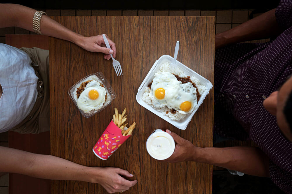 How to Plan a Hawaii Babymoon featured by top Hawaii blog, Hawaii Travel with Kids: Loco Moco plate lunch in Hawaii