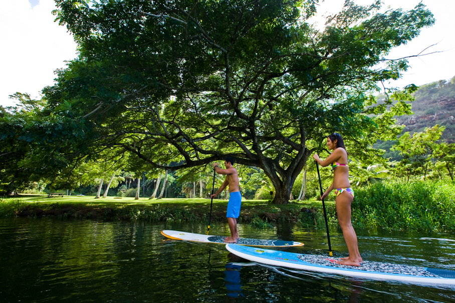 Best things to do in haleiwa oahu, featured by top Hawaii blog, Hawaii Travel with Kids: Stand up paddle boarding, Waimea, North Shore, Oahu