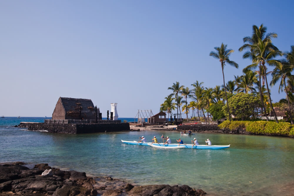 The Best Things to Do in Kona Hawaii featured by top Hawaii blog, Hawaii Travel with Kids: Paddlers leave Kamakahonu Beach 