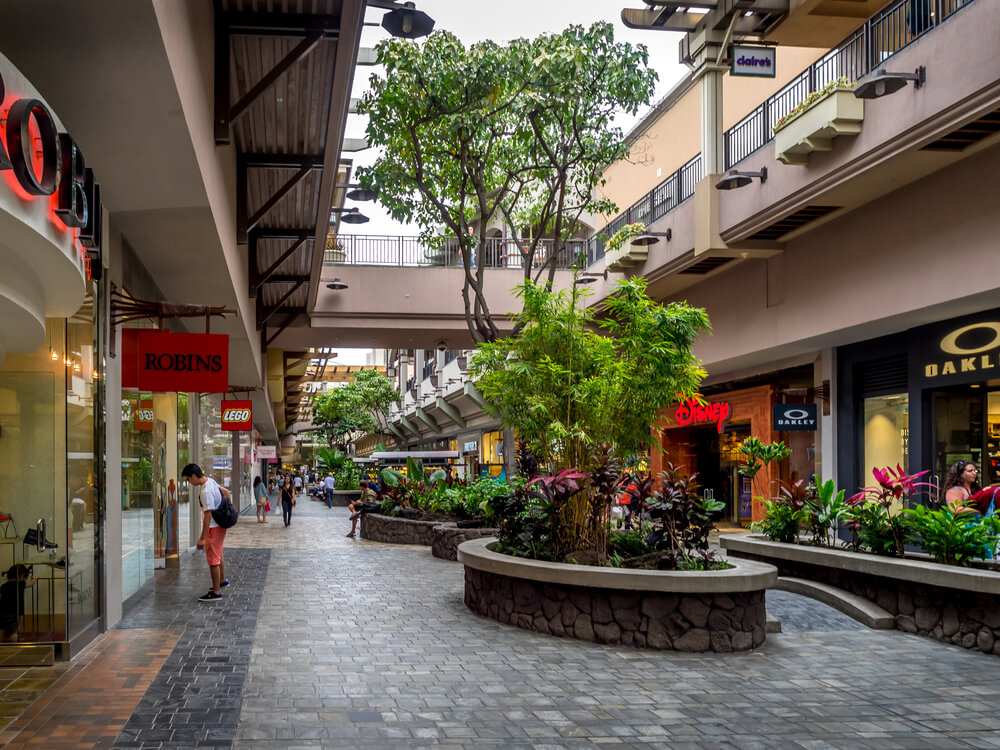 50 Best Places to Visit in Hawaii with your Family featured by top Hawaii blog, Hawaii Travel with Kids: Ala Moana Center on Oahu