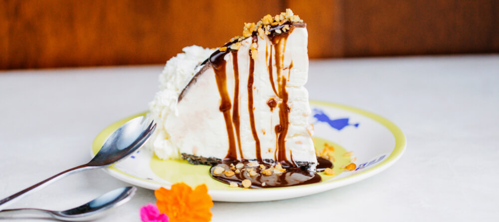 50 Best Places to Visit in Hawaii with your Family featured by top Hawaii blog, Hawaii Travel with Kids: Hula Pie at Duke's