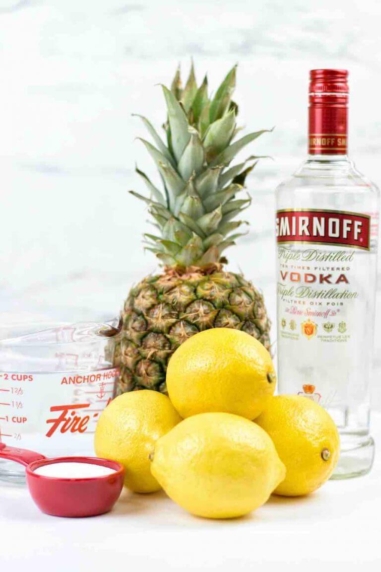 How to Make a Pineapple Vodka Lemonade Cocktail