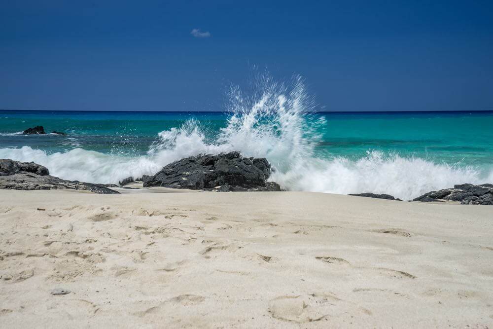 Top 10 Romantic Hawaii Beach Proposal Ideas + Locations featured by top Hawaii blog, Hawaii Travel with Kids: Manini'owali Beach also known as Kua Bay is known for it's white sand beach and crystal clear water