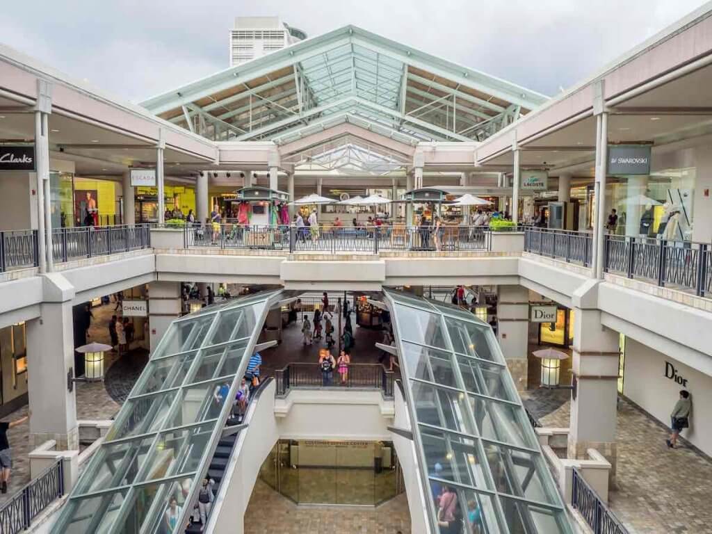 Image of a 3 level outdoor mall in Honolulu Hawaii.