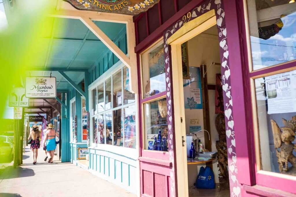 Exploring Paia Town is a top thing to do in Maui. Image of some colorful boutiques in Paia, Maui.