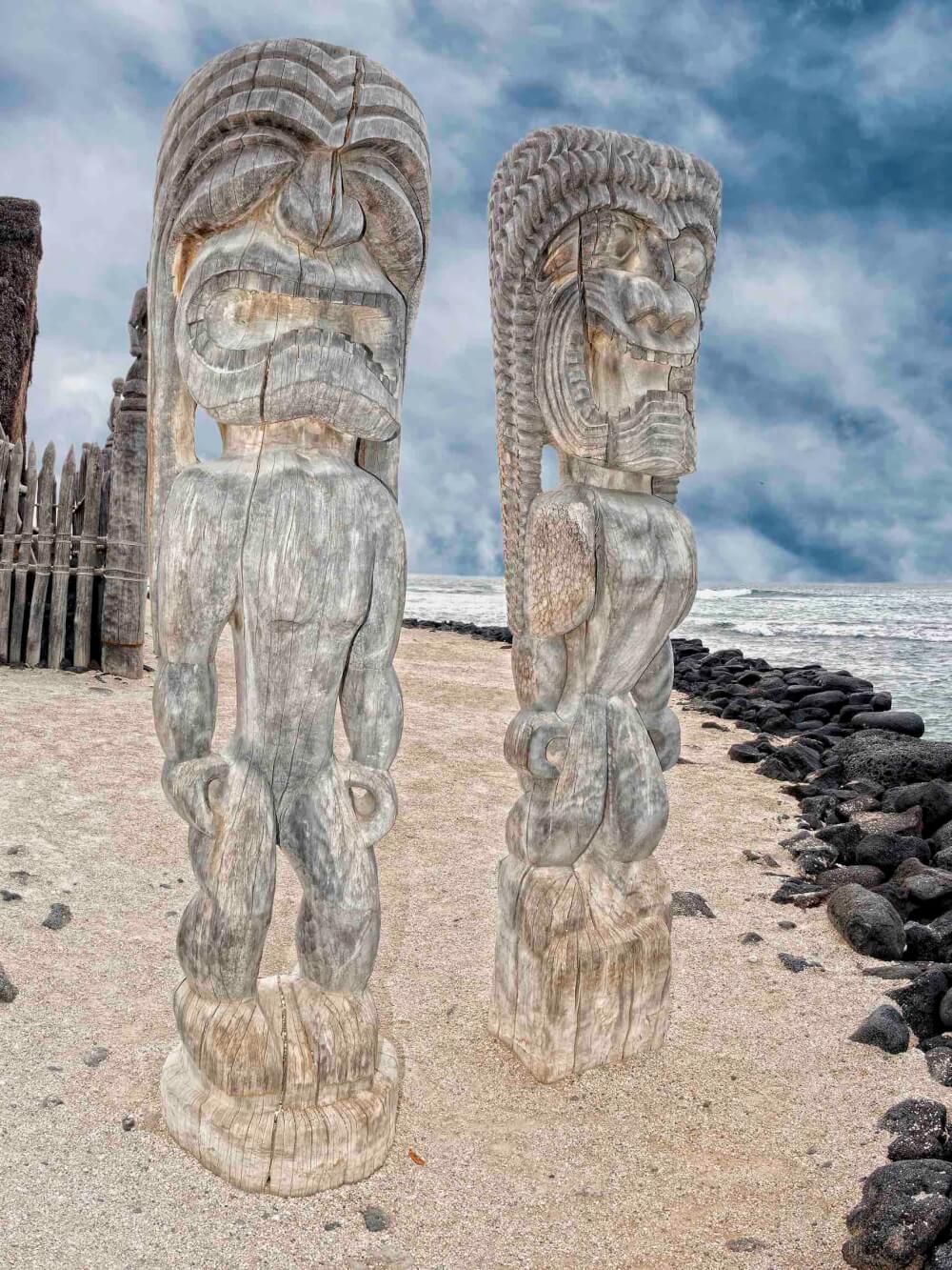 Find out all the best things to do in Kona by top Hawaii blog Hawaii Travel with Kids. Image of Hawaii Polynesian Tiki wooden statue on the shore