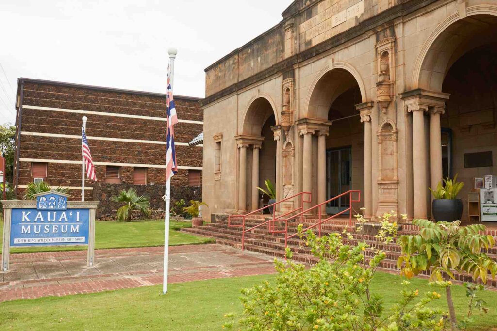 Visiting the Kauai Museum is a fun thing to do with kids on Kauai when it's raining. Image of the entrance to the Kauai Museum.