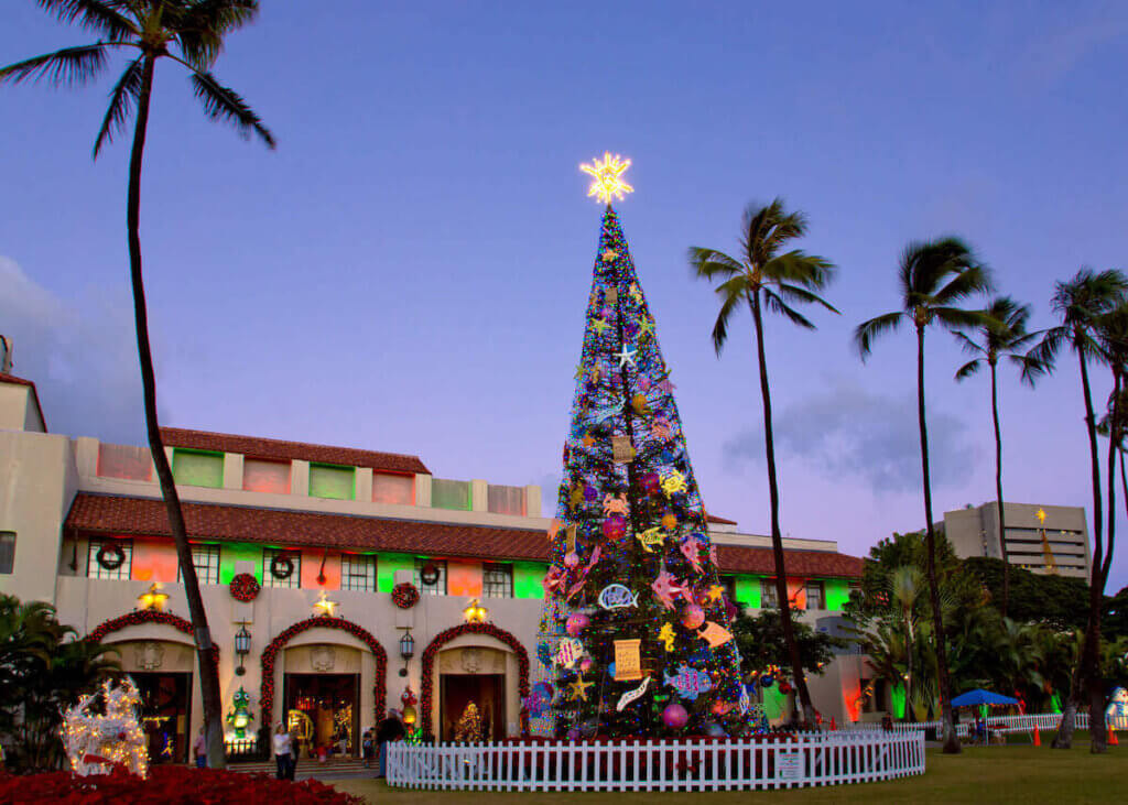 Where to See Christmas Lights in Hawaii (2023)