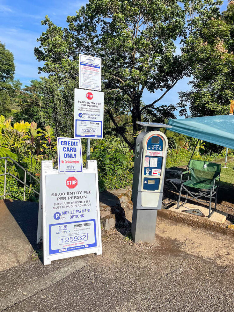 Image of a parking payment booth at Akaka Falls State Park.