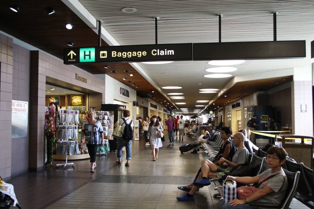 Image of people at the Honolulu Airport