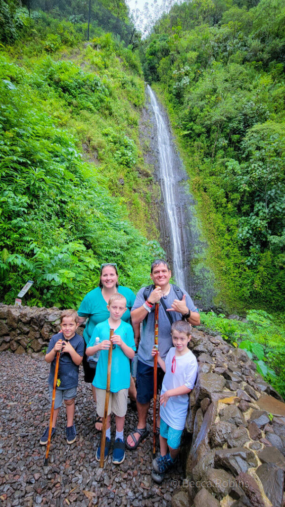 Image of a family of 5 posing at Manoa Falls in Honolulu Hawaii.