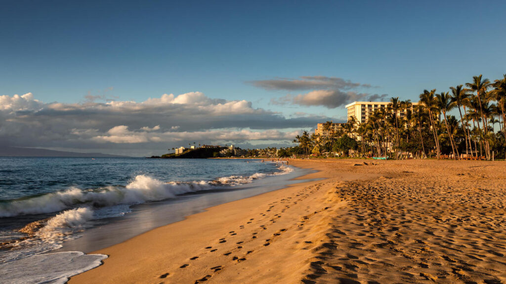 Find out the best things to do in Kaanapali Maui by top Hawaii blog Hawaii Travel with Kids. Image of Kaanapali Beach at sunset.