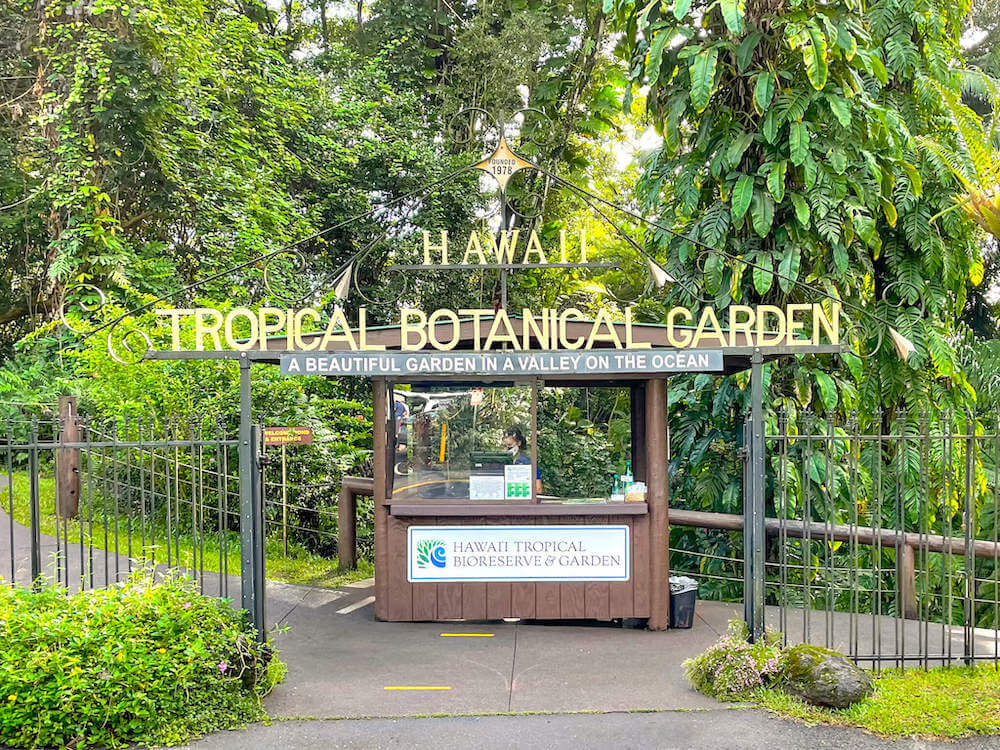 Image of the Hawaii Tropical Botanical Garden entrance booth with metal fence.
