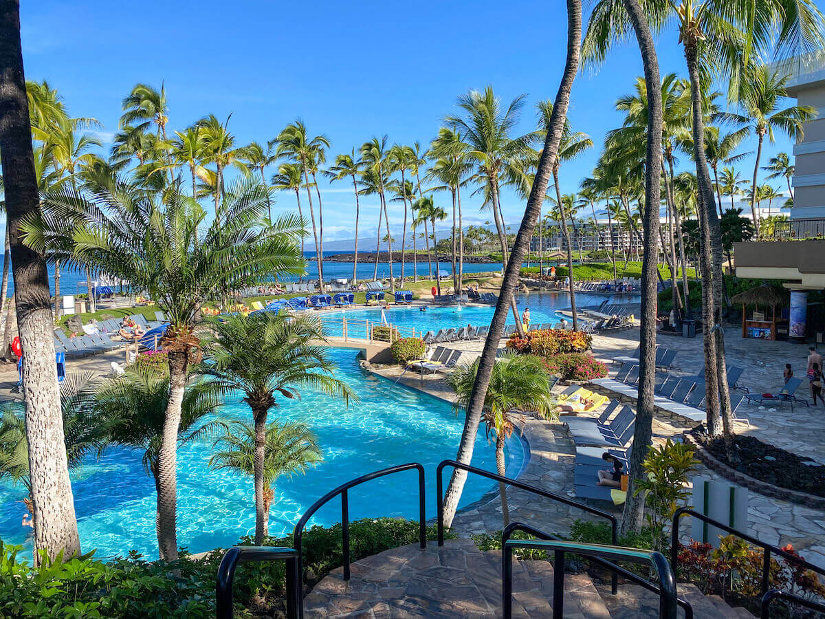 Read this honest Hilton Waikoloa Village Review by to Hawaii blog Hawaii Travel with Kids. Image of the Hilton Waikoloa Village pool area and ocean.