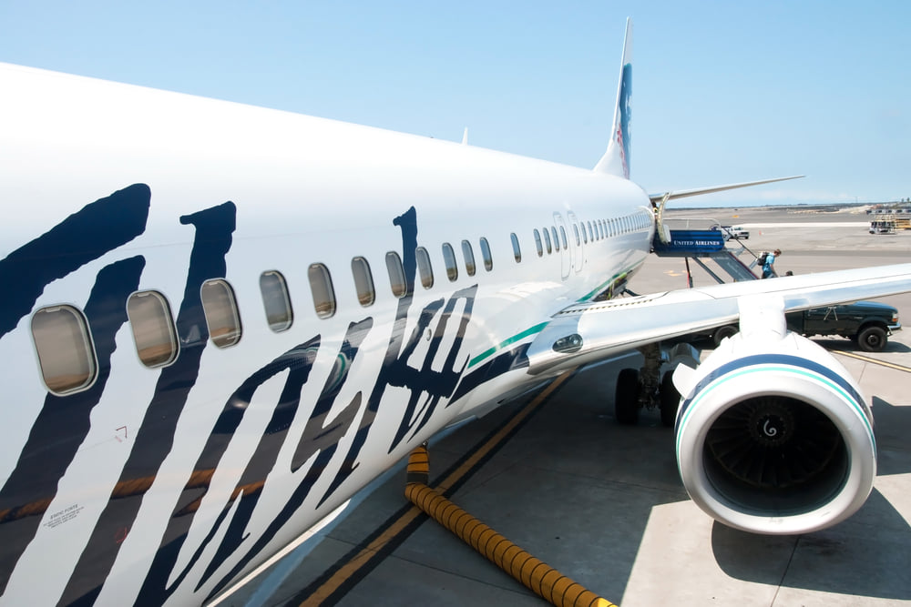 Image of Alaska Airlines airplane in Hawaii