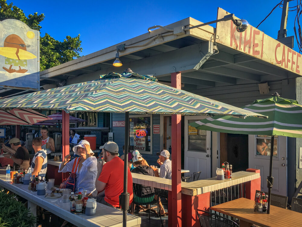 Image of an outdoor eating area at Kihei Caffe on Maui.