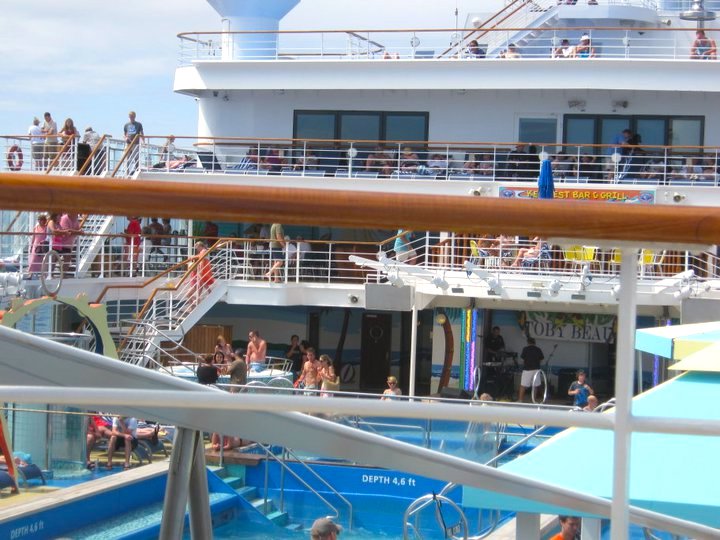 Image of a cruise ship in Hawaii filled with people