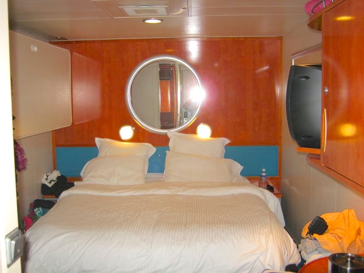 Image of an indoor cabin on the Norwegian Hawaii cruise ship.