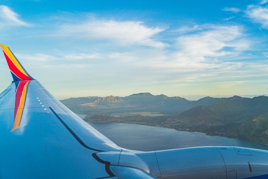 Image of the wing of Southwest Airlines over the island of Oahu