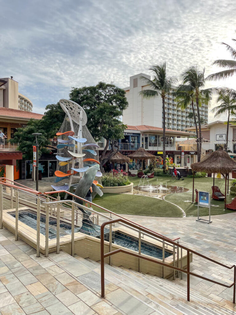 Image of an outdoor play area at a Maui mall.