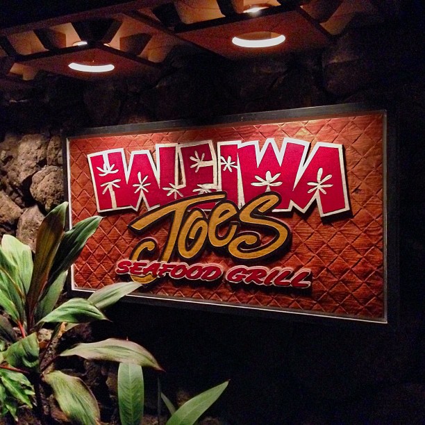 Image of the Haleiwa Joe's Seafood Grill sign