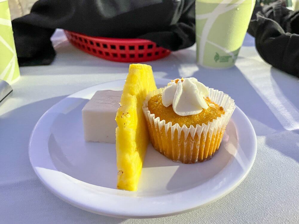 Image of little Hawaiian desserts on a plate.