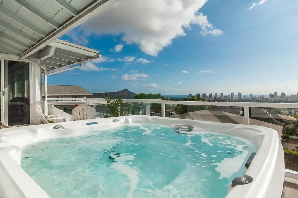 Image of a hot tub on a deck in Honolulu Hawaii