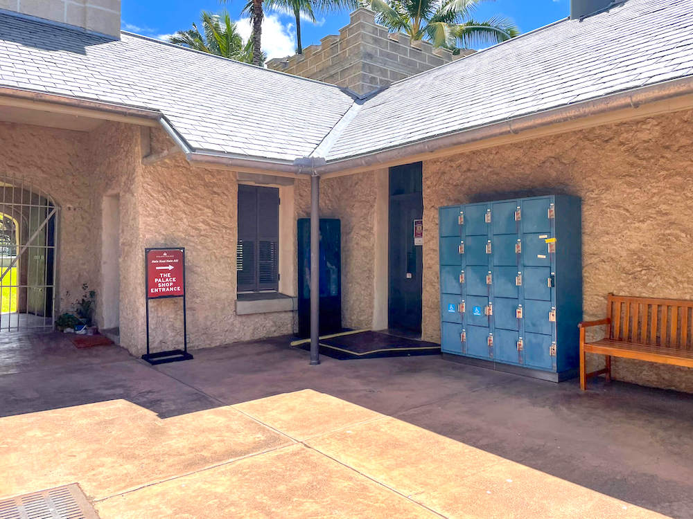 Image of a set of blue lockers inside the barrack courtyard at Iolani Palace.