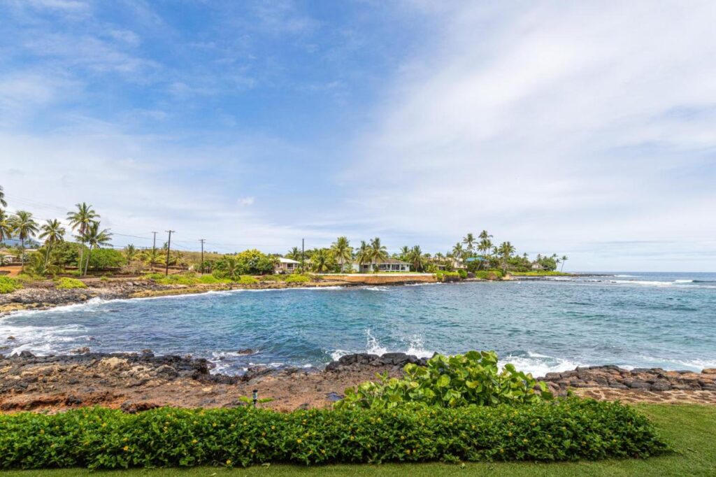 Image of a rocky beach in Poipu Kauai