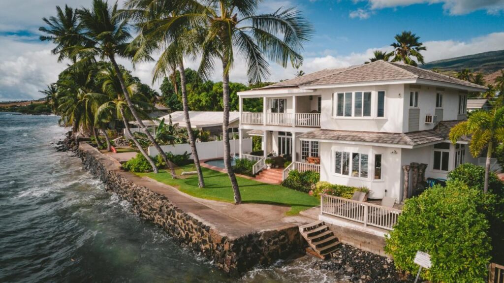 Image of a white villa on a bulkhead in Maui