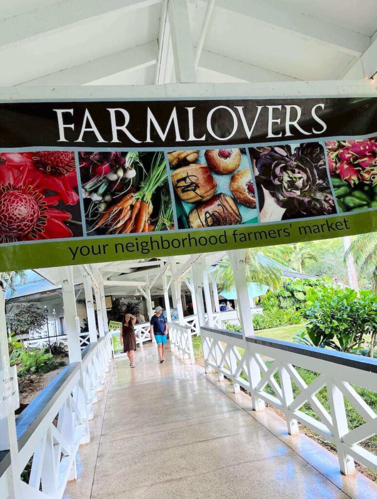 Image of the Farmlovers sign at Waimea Valley on Oahu