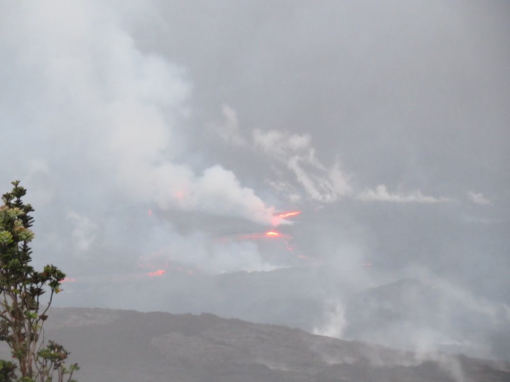 Image of the lava flow at Hawaii Volcanoes National Park