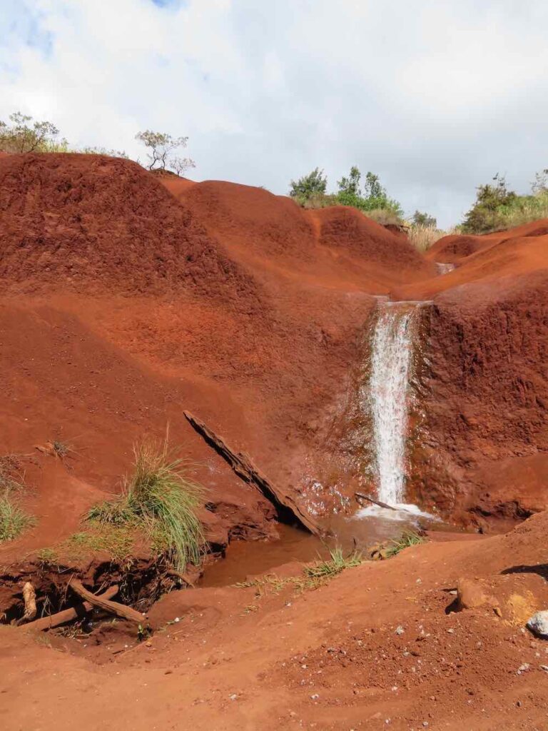 Image of Maninimalahini Falls on Kauai