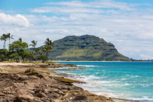 Find out the best things to do in Oahu in January recommended by top Hawaii blog Hawaii Travel with Kids. Image of Beautiful landscapes in Oahu island, Hawaii