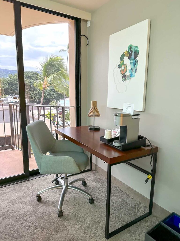 Desk area at the Courtyard King Kamehameha’s Kona Beach Hotel