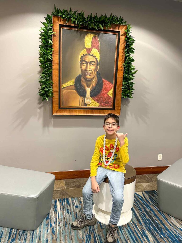 Image of the King Kamehameha painting in the lobby of the Courtyard King Kamehameha’s Kona Beach Hotel